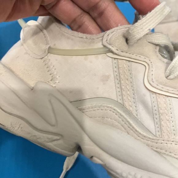 Adidas Ozweegos - Picture 6 of 6